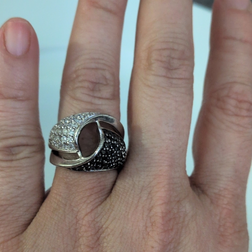 Elegant Silver and Black Women's Ring